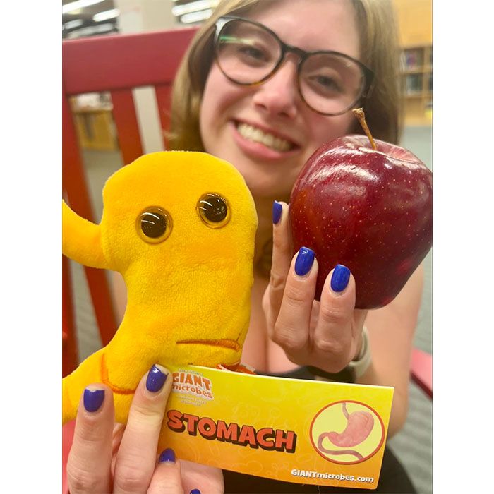 Stomach apple with influencer