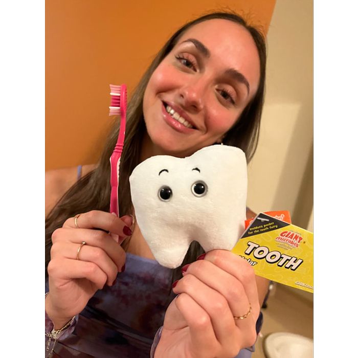 Tooth plush at dentist